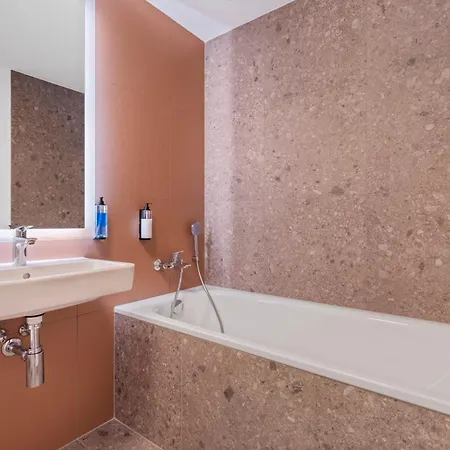 Lam Lavender - Free Parking *